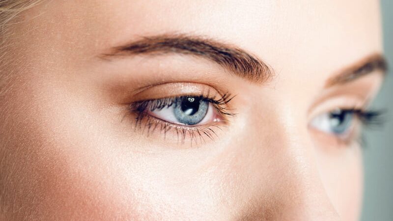 Maquillaje ojos azules: consejos prácticos para resaltar tus ojos